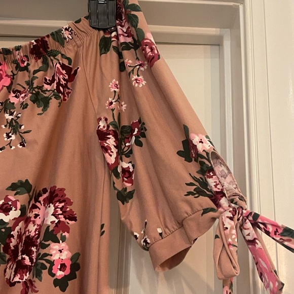 ⭐️No Boundaries Pink Floral Off-Shoulder Blouse - Picture 2 of 4